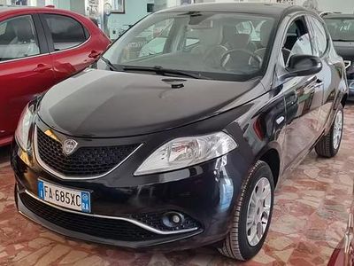 Usata Lancia Ypsilon Gold 85 CV (62 kW) 2015 Nero Utilitaria