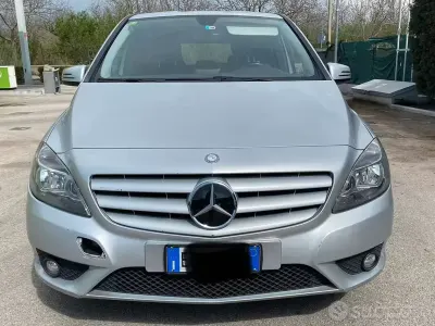 Usata Mercedes B180 Executive 109 CV (80 kW) 2013 Grigio Utilitaria