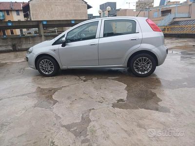 Usata Fiat Punto Lounge 77 CV (56 kW) 2017 Grigio Utilitaria
