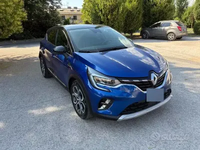 Usata Renault Captur 101 CV (74 kW) 2023 Bluazzurro SUV