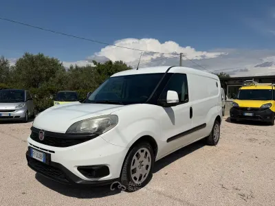 Usata Fiat Doblò 121 CV (88 kW) 2017 Bianco Monovolume