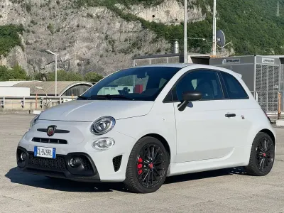Usata Abarth 695 179 CV (131 kW) 2022 Grigio Utilitaria
