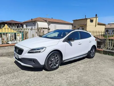 Usata Volvo V40 CC Momentum 150 CV (110 kW) 2016 Bianco Station wagon