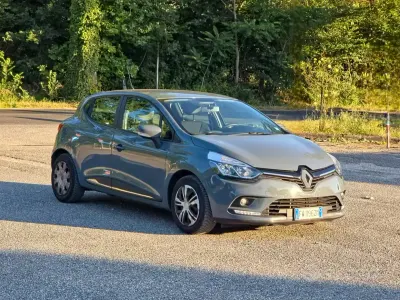 Usata Renault Clio IV Intens 90 CV (66 kW) 2019 Grigio Berlina