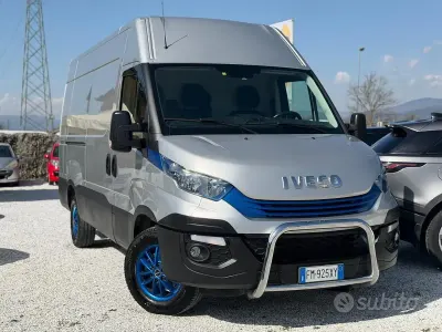 Usata Iveco Daily 136 CV (100 kW) 2018 Grigio Berlina