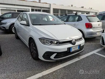 Usata VW Polo Life 95 CV (69 kW) 2022 Bianco Utilitaria