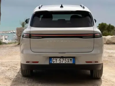 Nuova Leapmotor C10 215 CV (158 kW) 2026 Argento SUV