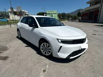 Usata Opel Astra Edition 110 CV (80 kW) 2023 Bianco Utilitaria