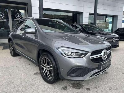 Usata Mercedes GLA200 150 CV (110 kW) 2022 Grigio montagna SUV