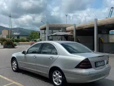 Usata Mercedes C220 143 CV (105 kW) 2002 Grigio Berlina