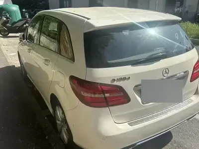 Usata Mercedes B180 109 CV (80 kW) 2018 Bianco Utilitaria