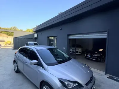 Usata Ford Focus Titanium 116 CV (85 kW) 2014 Grigio Berlina