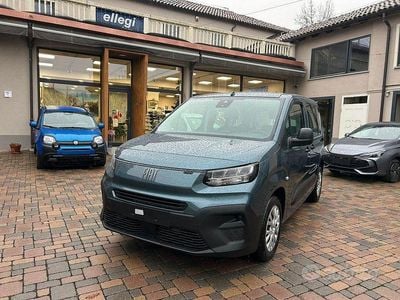 Nouvelle Fiat Doblò 131 ch (96 kW) 2025 Bleue Monospace