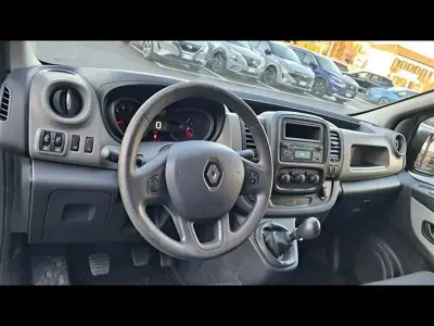 Usata Renault Trafic SE 125 CV (91 kW) 2019 Grigio Monovolume