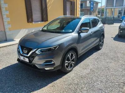 Usata Nissan Qashqai N-Connecta 116 CV (85 kW) 2017 Grigio SUV