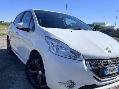 Usata Peugeot 208 Active 95 CV (69 kW) 2014 Utilitaria