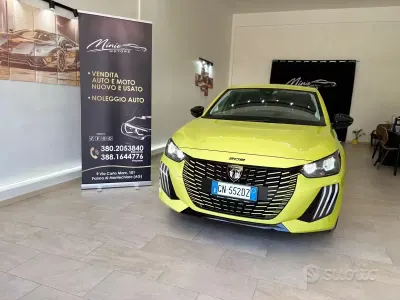 Usata Peugeot 208 Allure 101 CV (74 kW) 2024 Verde Utilitaria