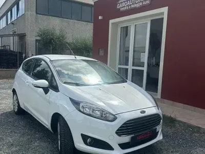 Usata Ford Fiesta Business Edition 75 CV (55 kW) 2013 Bianco Berlina