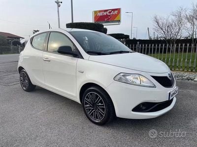 Usata Lancia Ypsilon Gold 69 CV (50 kW) 2018 Bianco Utilitaria