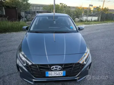 Gebraucht Hyundai i20 84 PS (61 kW) 2022 Grau Kleinwagen