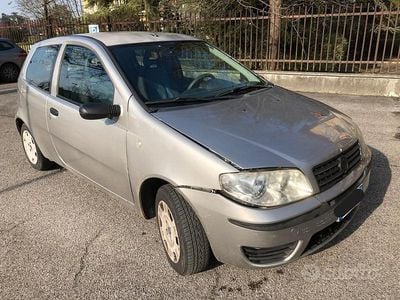 Usata Fiat Punto Dynamic 60 CV (44 kW) 2005 Grigio Berlina