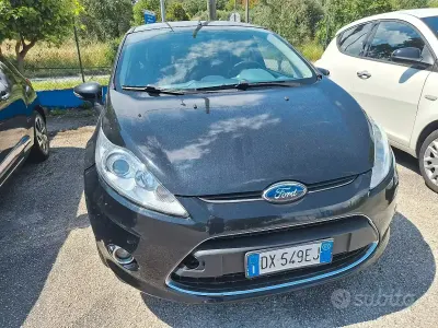 Usata Ford Fiesta Titanium 68 CV (50 kW) 2009 Grigio Berlina