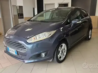 Gebraucht Ford Fiesta Titanium 75 PS (55 kW) 2014 Blau Kleinwagen