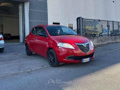 Begagnad Lancia Ypsilon Silver 69 HK (50 kW) 2012 Röd Halvkombi