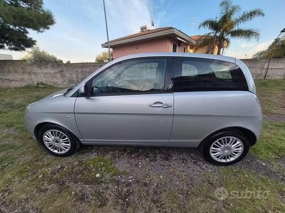 Begagnad Lancia Ypsilon 2010 Grå Halvkombi