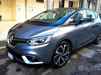 Usata Renault Scénic IV 110 CV (80 kW) 2016 Grigio Monovolume