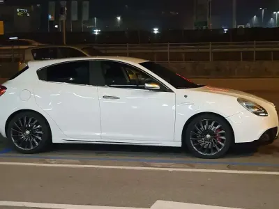 Usata Alfa Romeo Giulietta Exclusive 140 CV (102 kW) 2012 Bianco Utilitaria