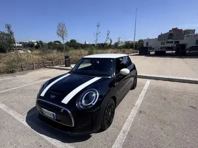 Usata Mini Cooper SE Essential 75 kW (102 CV) 2023 Utilitaria