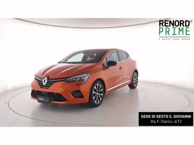Usata Renault Clio Intens 91 CV (66 kW) 2023 Arancione Utilitaria