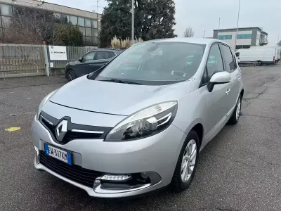 Usata Renault Scénic III 110 CV (80 kW) 2014 Argento Monovolume