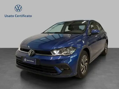 Usata VW Polo Life 80 CV (58 kW) 2023 Reef blue metallizzato Utilitaria