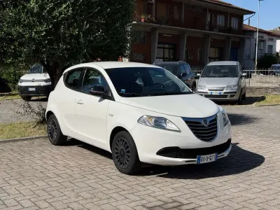 Usata Lancia Ypsilon Gold 69 CV (50 kW) 2013 Bianco Utilitaria