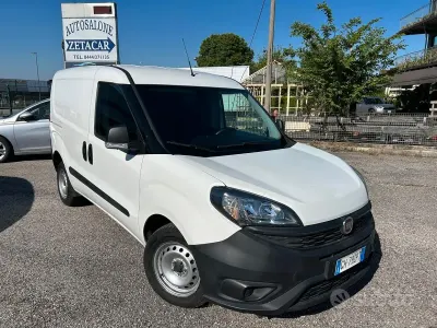 Begagnad Fiat Doblò S 105 HK (77 kW) 2021 Vit Minibuss