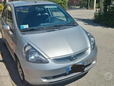 Usata Honda Jazz 78 CV (57 kW) 2002 Grigio Utilitaria