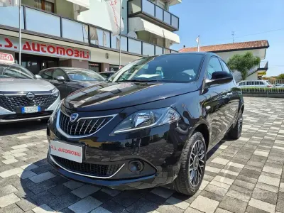 Usata Lancia Ypsilon S 69 CV (50 kW) 2024 Nero Utilitaria