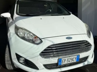 Usata Ford Fiesta Titanium 60 CV (44 kW) 2013 Bianco Berlina