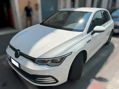 Usata VW Golf VII 150 CV (110 kW) 2021 Bianco Utilitaria