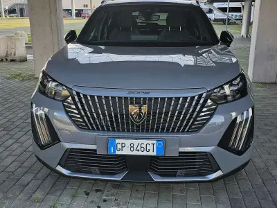 Begagnad Peugeot 2008 GT 131 HK (96 kW) 2023 Grå SUV