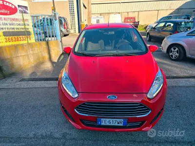 Usata Ford Fiesta 80 CV (58 kW) 2016 Rosso Utilitaria