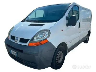 Usata Renault Trafic 101 CV (74 kW) 2002 Bianco Monovolume