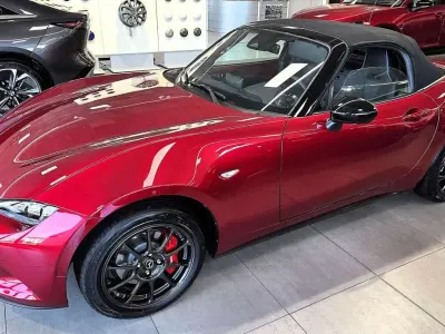 Nuova Mazda MX5 Homura-Line 132 CV (97 kW) 2026 Rosso Cabrio