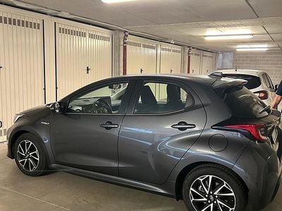 Usata Toyota Yaris Hybrid Trend 92 CV (67 kW) 2021 Grigio Utilitaria