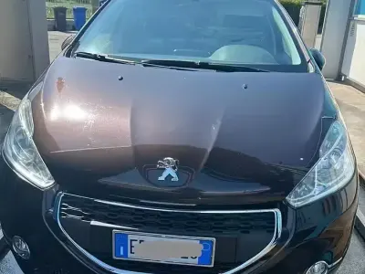 Usata Peugeot 208 82 CV (60 kW) 2013 Utilitaria