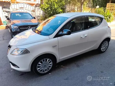 Usata Lancia Ypsilon 69 CV (50 kW) 2015 Bianco Utilitaria