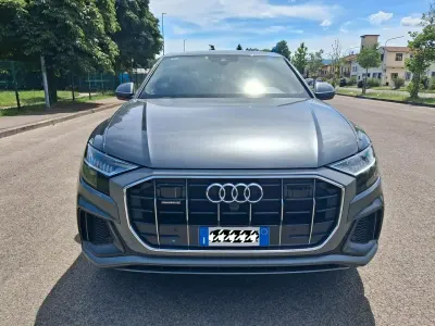 Usata Audi Q8 Sport 285 CV (209 kW) 2021 Grigio SUV