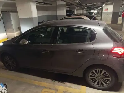 Usata Peugeot 208 Allure 83 CV (61 kW) 2019 Argento Utilitaria